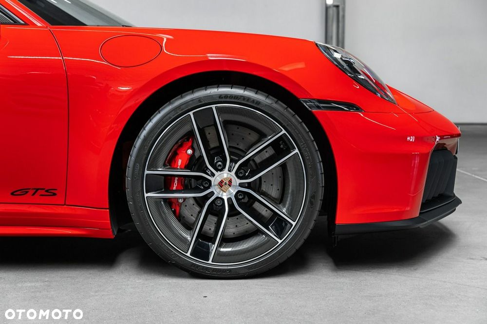 Porsche 911 Carrera 4 GTS PDK - 18