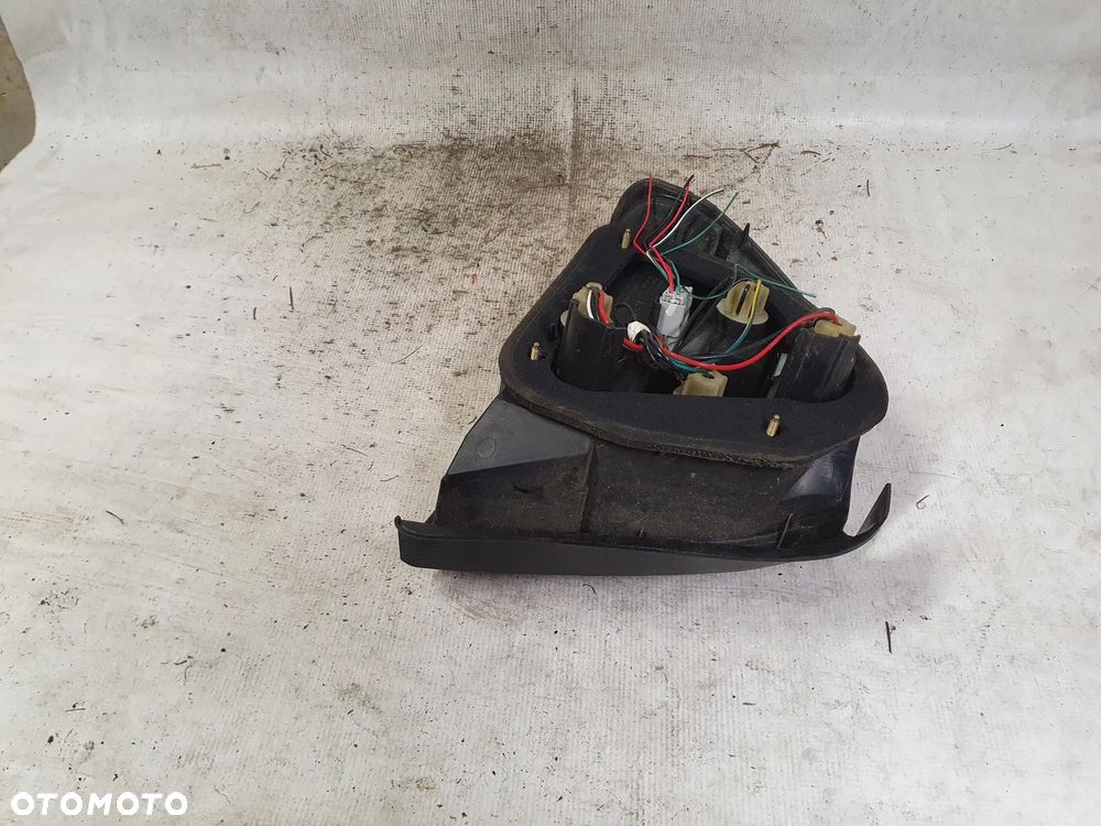 * LAMPA TYLNA PRAWA TYŁ PRAWO SUZUKI BALENO - 7