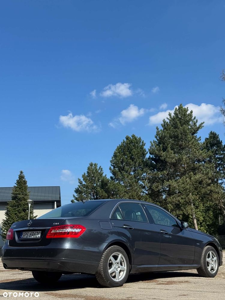 Mercedes-Benz Klasa E 200 CGI BlueEffICIENCY - 2