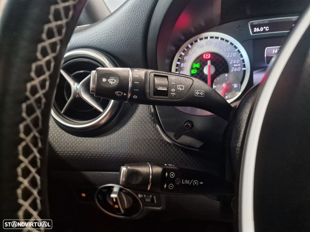 Mercedes-Benz A 200 d AMG Line - 29