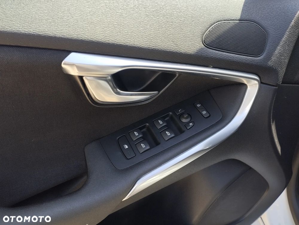 Volvo V40 T2 Momentum - 20