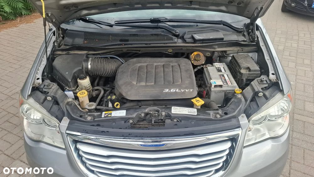 Chrysler Town & Country 3.6 Touring - 29
