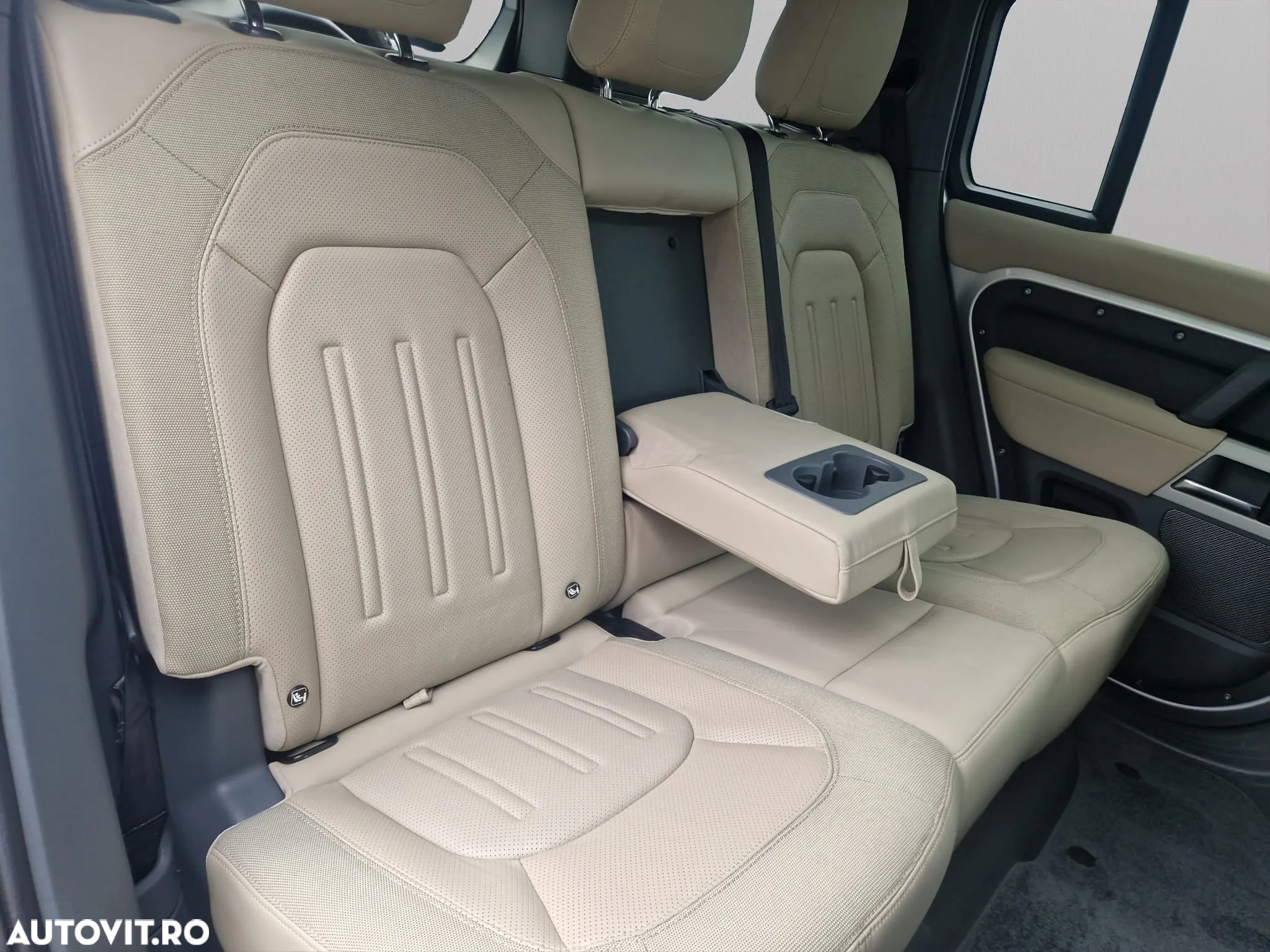 Land Rover Defender 110 2.0L D240 First Edition - 19
