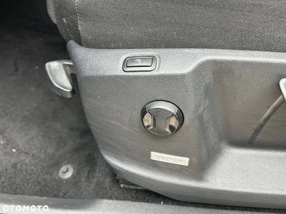 Volkswagen Touran 2.0 TDI BMT Highline DSG - 32