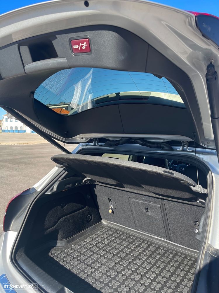 Mercedes-Benz GLA 180 d AMG Line - 15