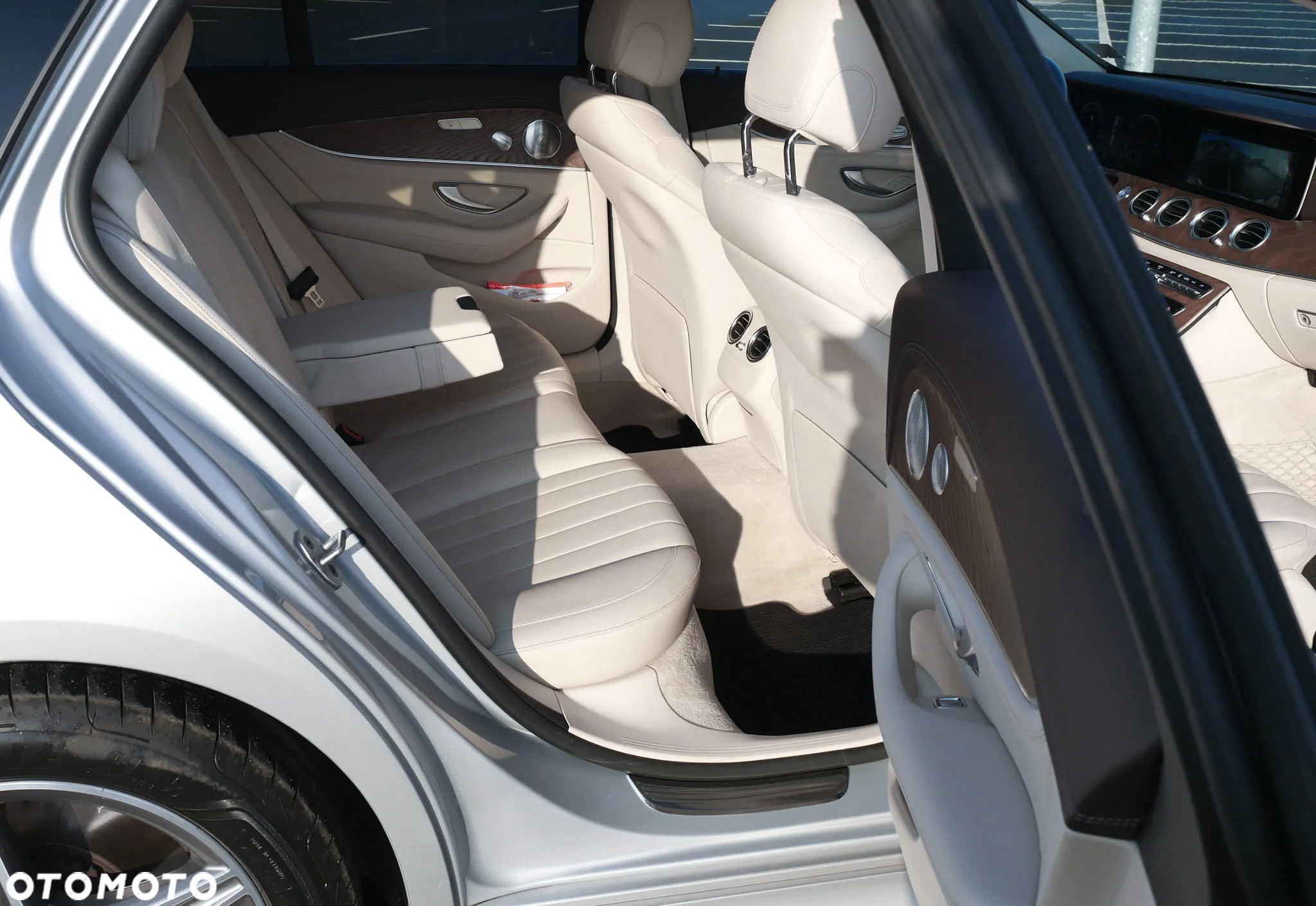 Mercedes-Benz Klasa E 300 de AMG - 23