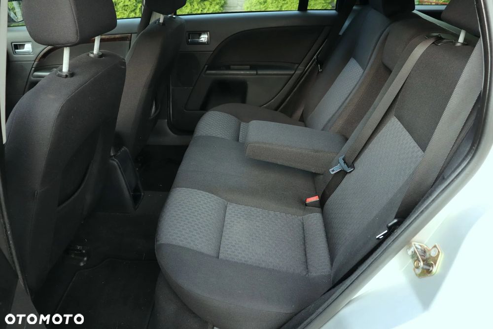 Ford Mondeo 2.0 TDCI DPF Ghia - 14