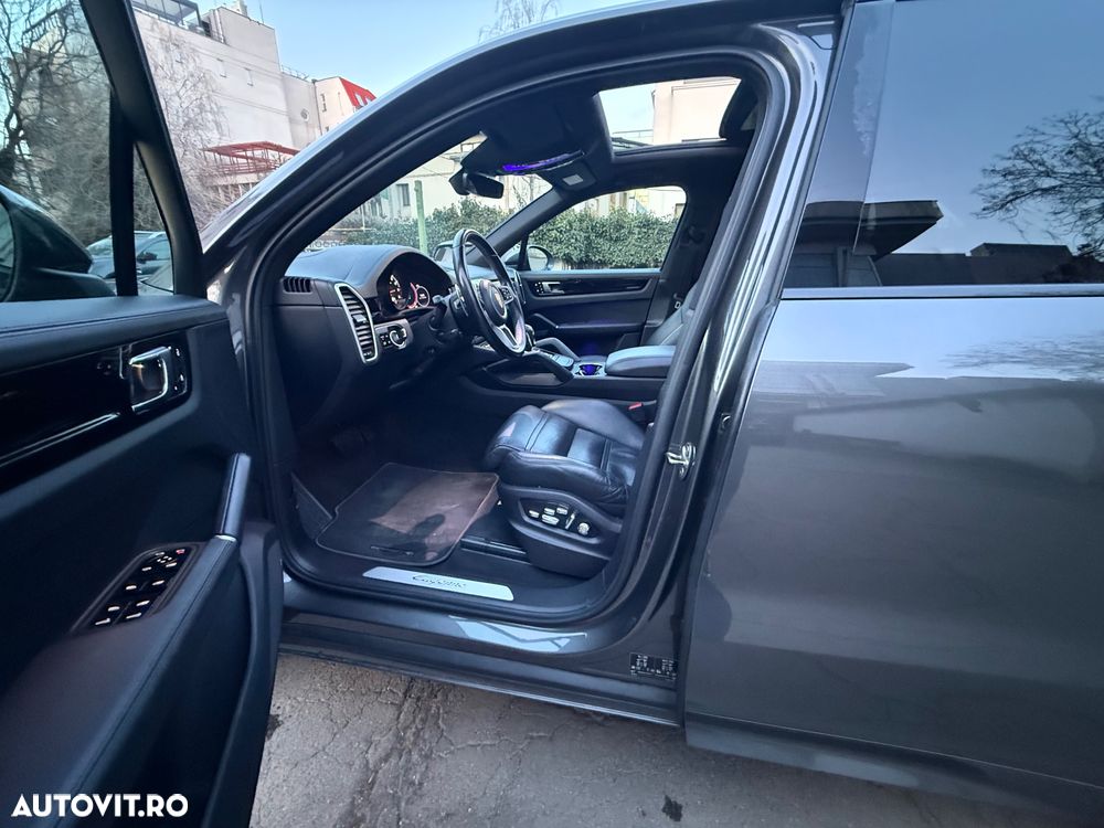 Porsche Cayenne - 14