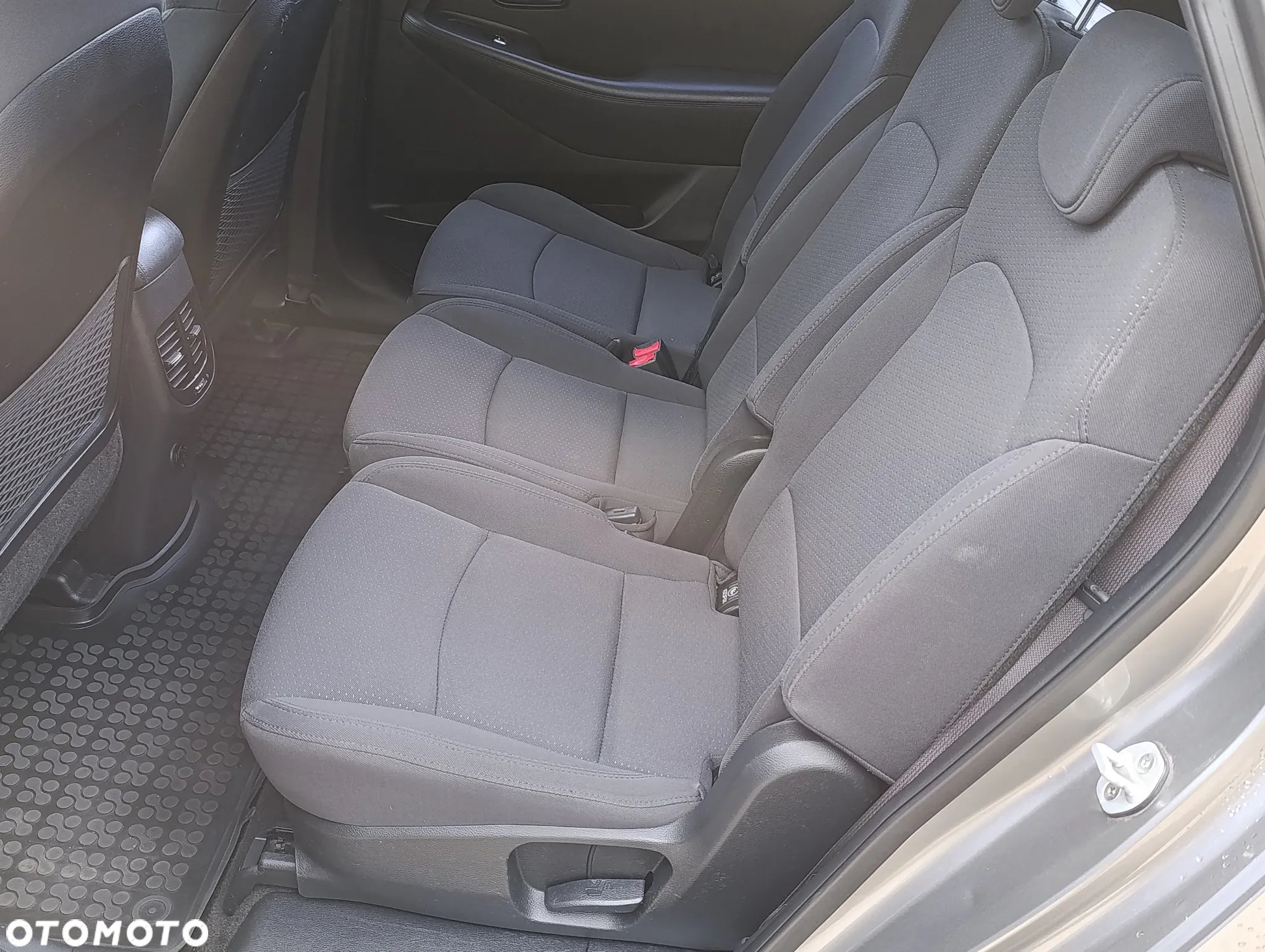 Kia Carens - 13