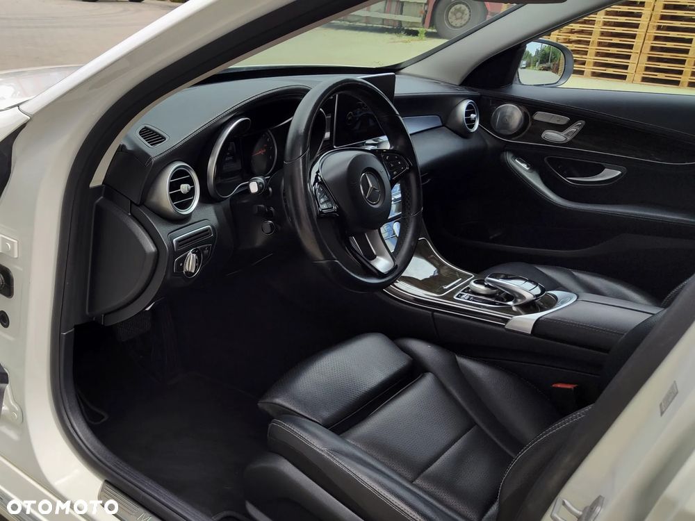 Mercedes-Benz Klasa C 300 7G-TRONIC - 24