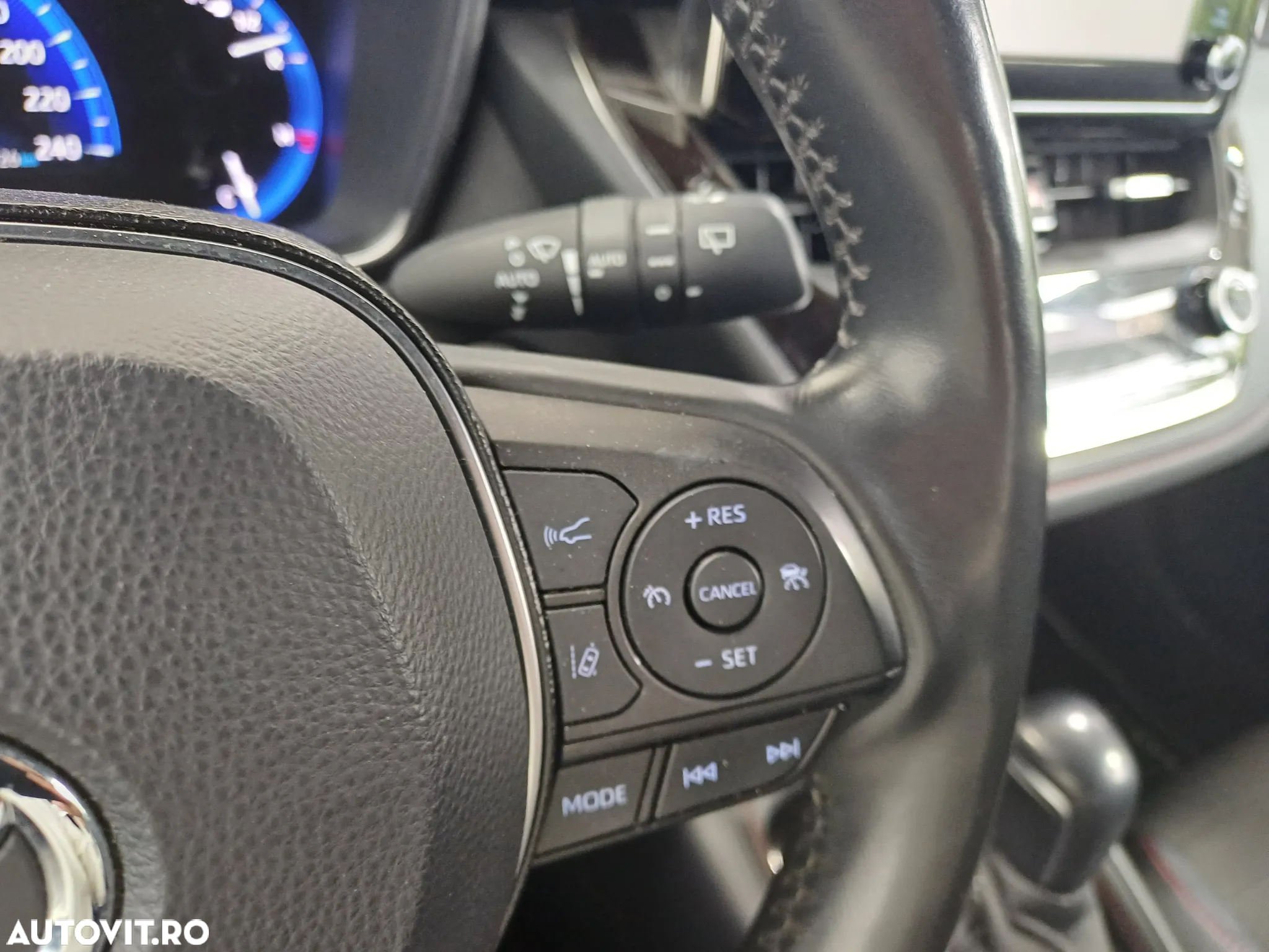 Toyota Corolla 1.8 HSD Exclusive interior Negru - 12