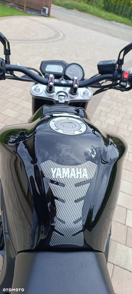 Yamaha FZ - 11