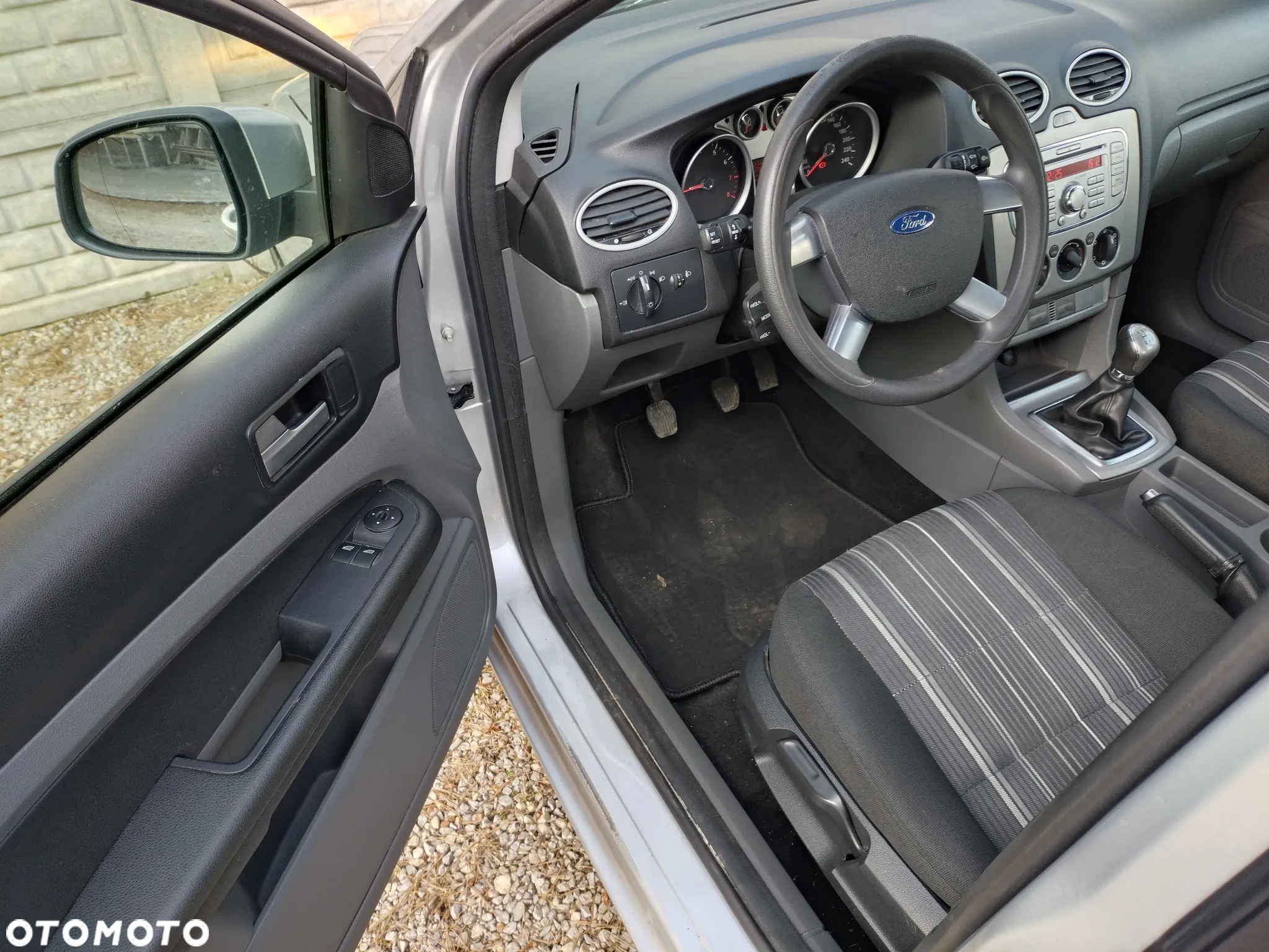Ford Focus 1.6 16V Ambiente - 17