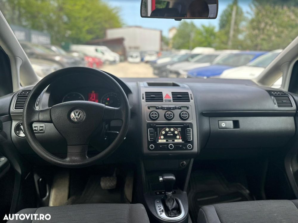 Volkswagen Touran 1.9TDI Highline DSG - 11