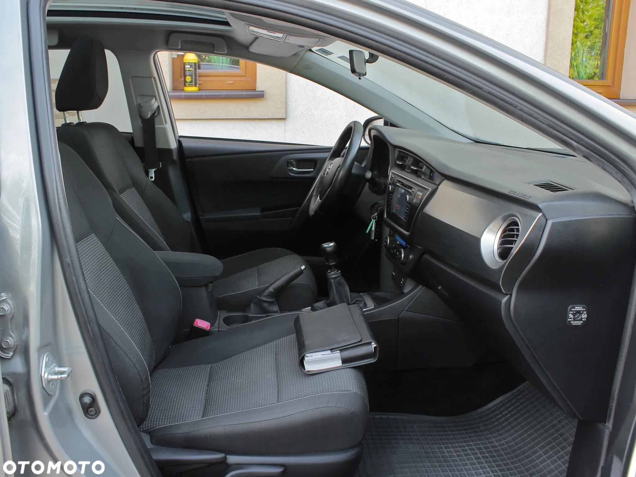 Toyota Auris 1.6 Premium - 19