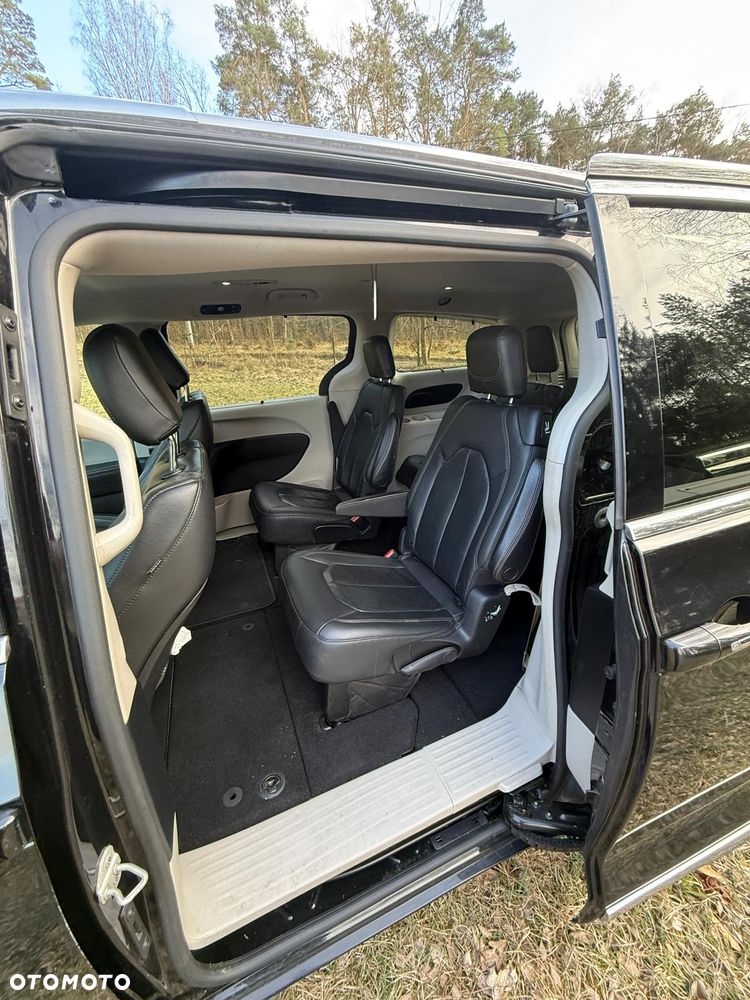 Chrysler Pacifica - 4