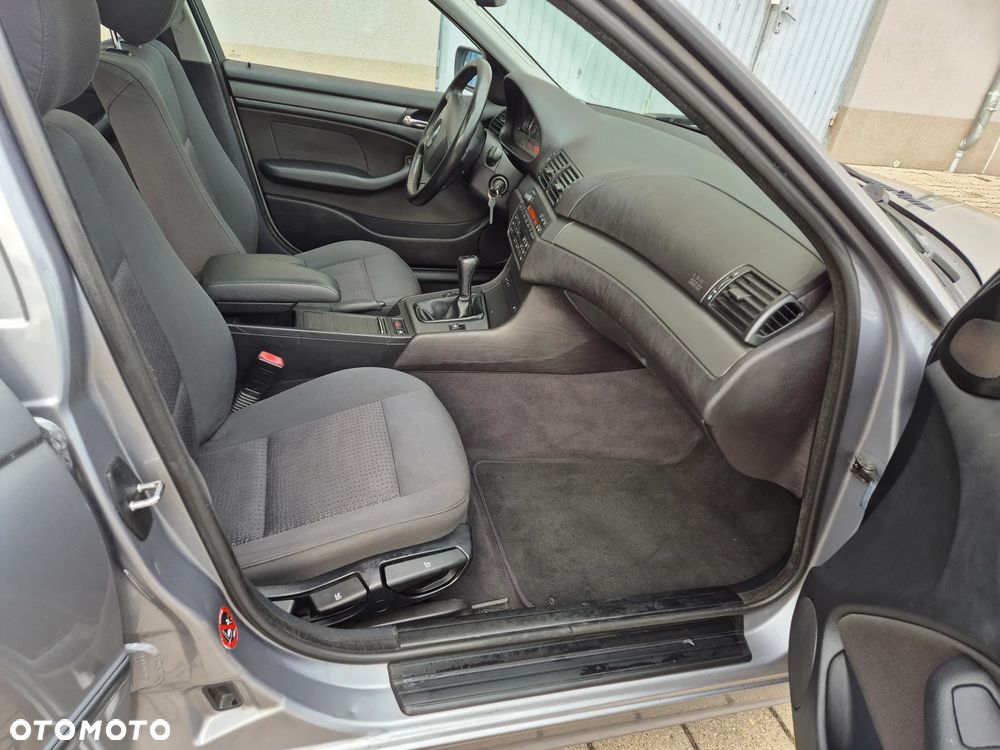 BMW Seria 3 316i - 28