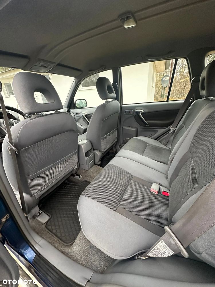 Toyota RAV4 D-4D 4x4 - 8