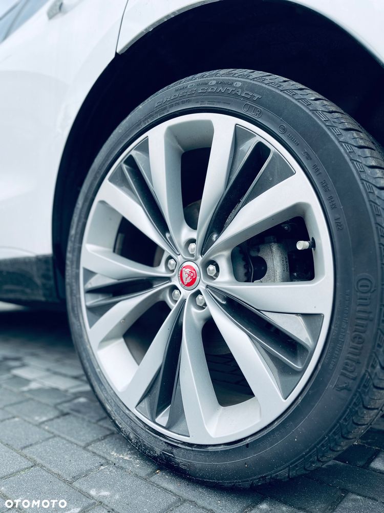 Jaguar F-Pace P250 AWD R-Dynamic S - 11