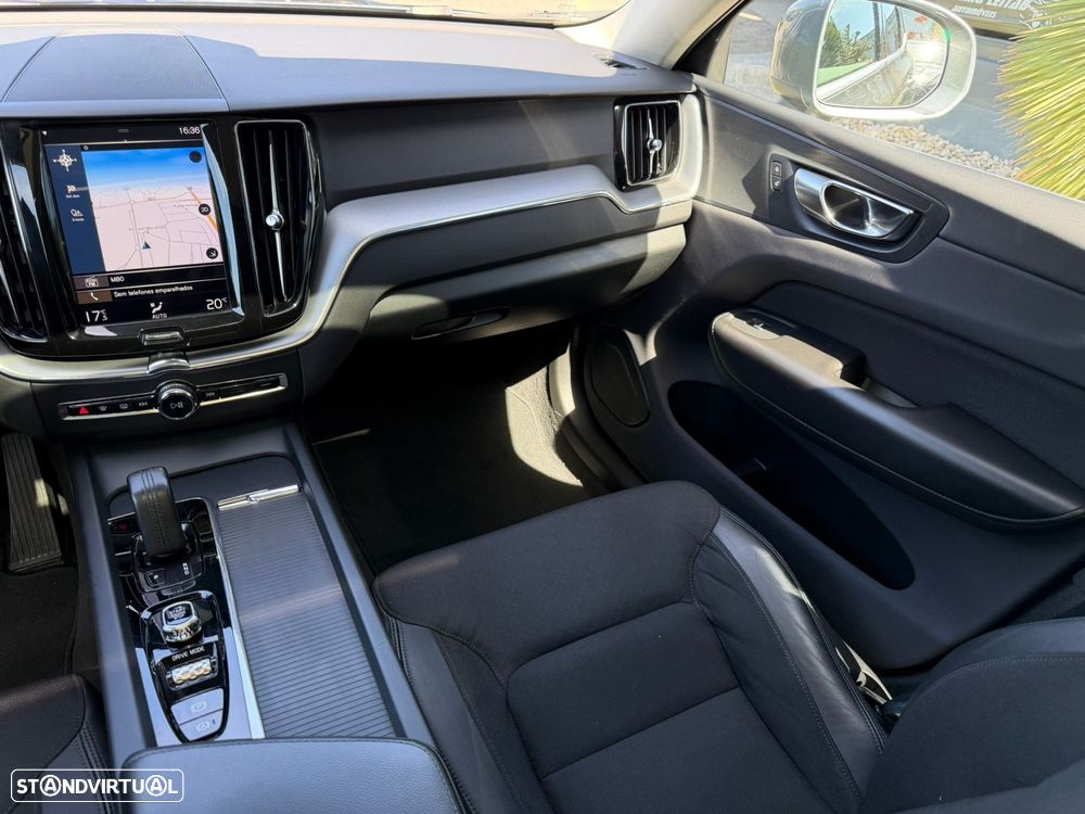 Volvo XC 60 2.0 T8 PHEV Momentum Plus AWD - 28