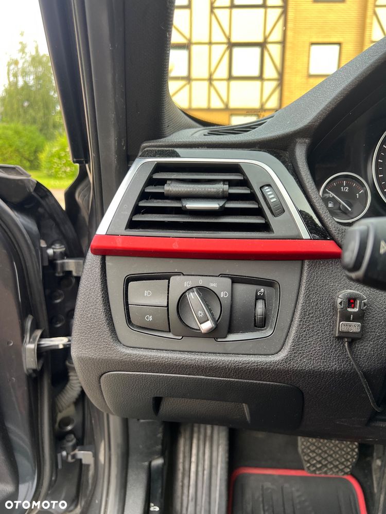 BMW Seria 3 330i Sport - 22