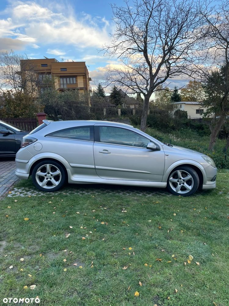 Opel Astra III GTC 1.9 CDTI Cosmo - 2
