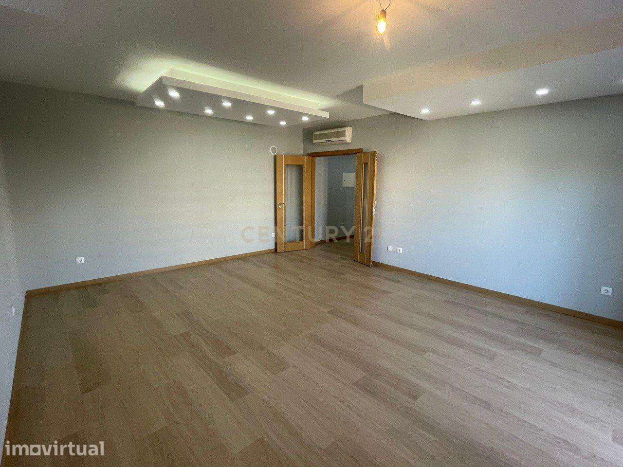 Elegância, Conforto e Localização Premium – T3 nas Colinas do Cruzeiro - Grande imagem: 2/18