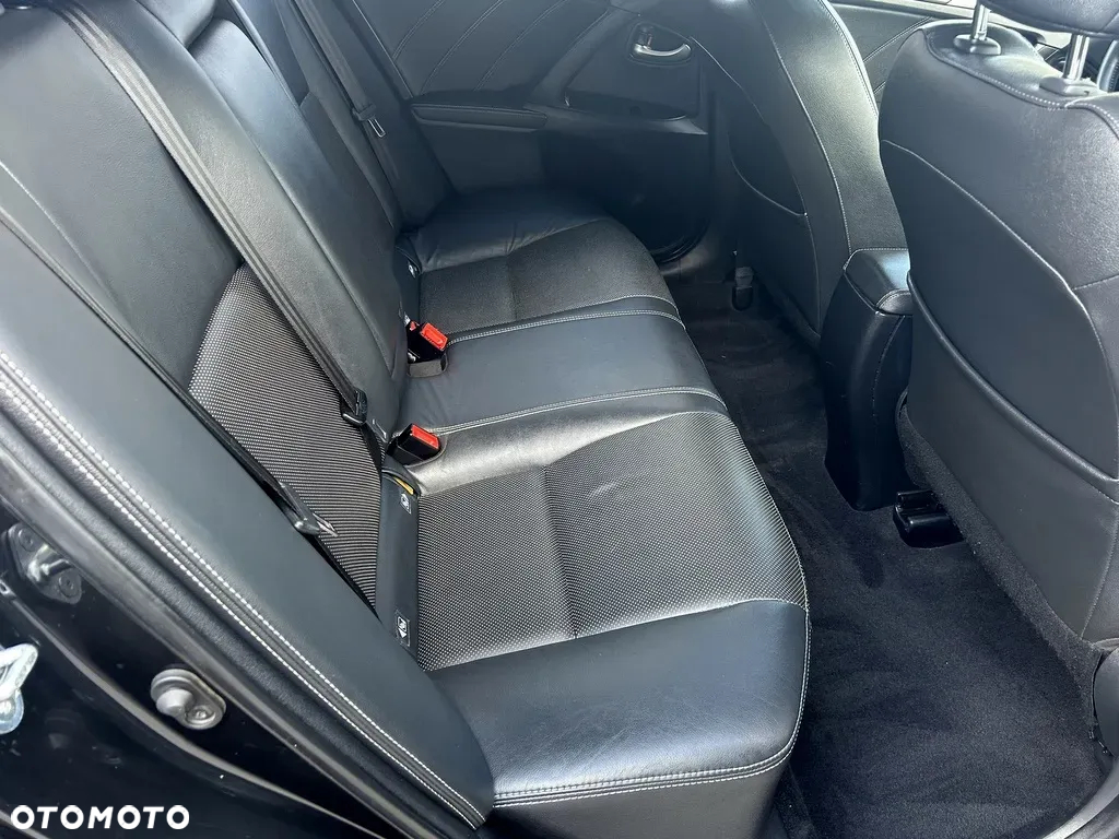 Toyota Avensis Combi 1.8 Multidrive S Executive - 29