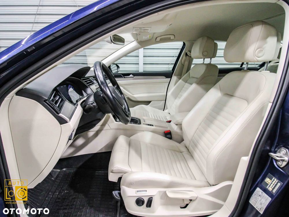 Volkswagen Passat - 12