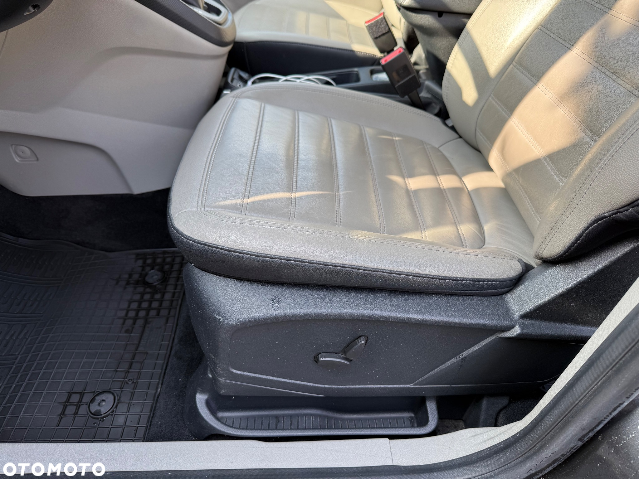 Ford Tourneo Connect Grand - 24