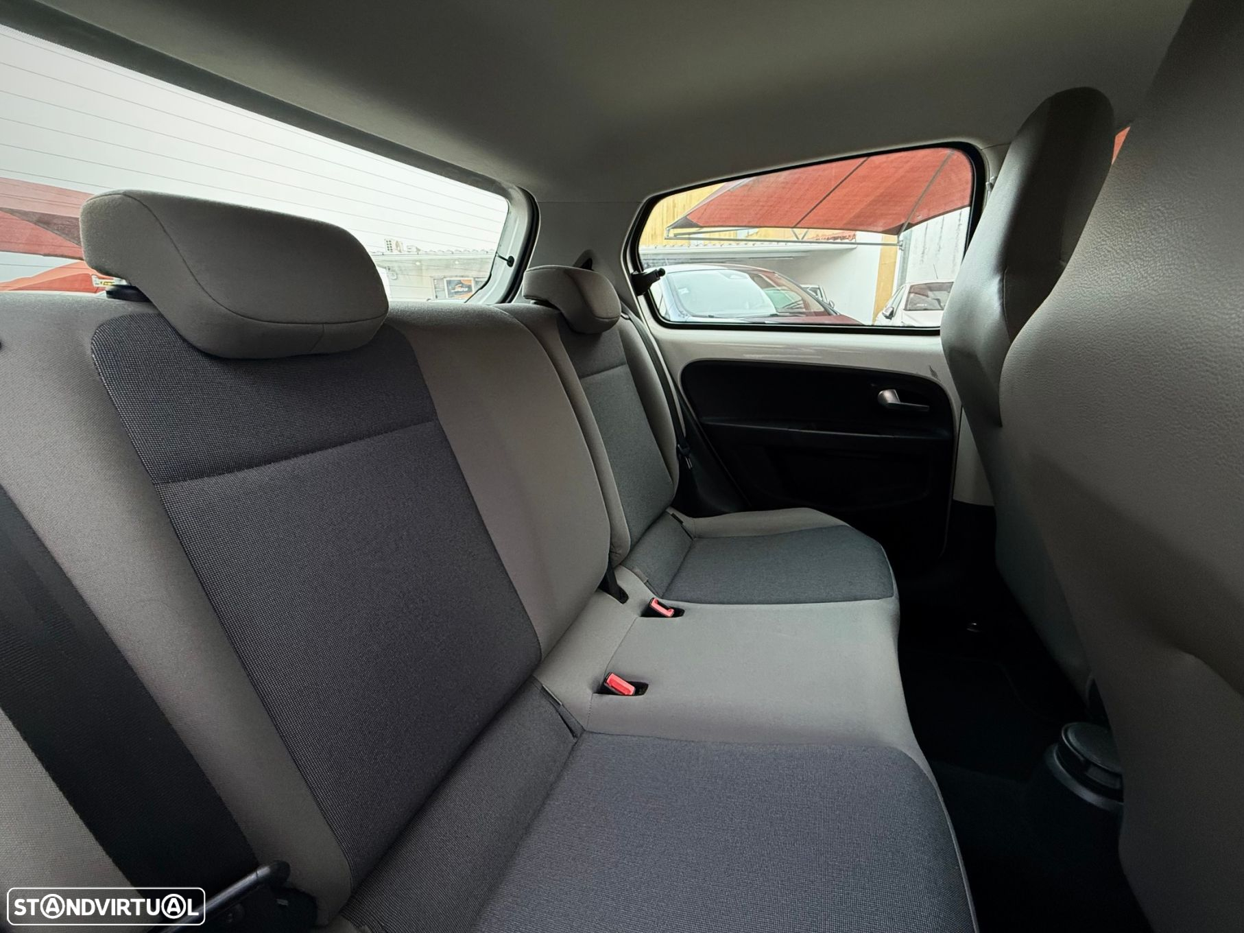 VW Up! - 8