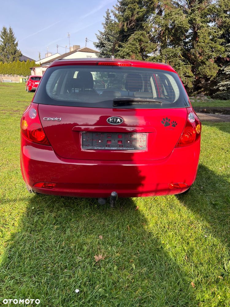 Kia Ceed - 4
