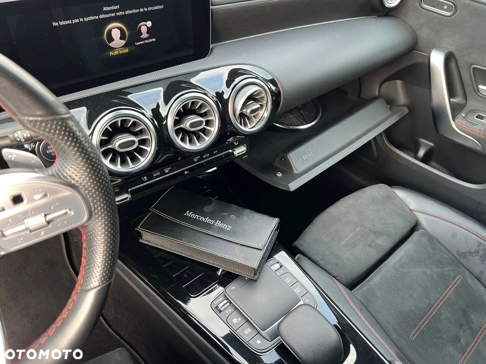 Mercedes-Benz CLA 250 AMG Line 7G-DCT - 17