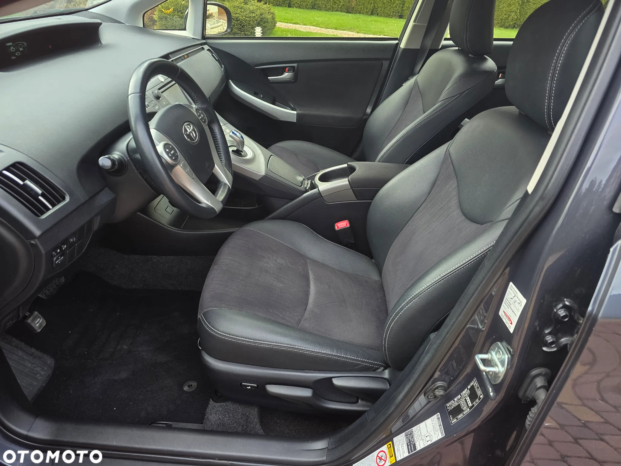 Toyota Prius 1.8 HSD Prestige - 13