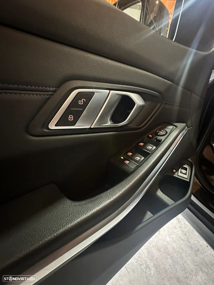 BMW 330 e Pack Desportivo M Auto - 16