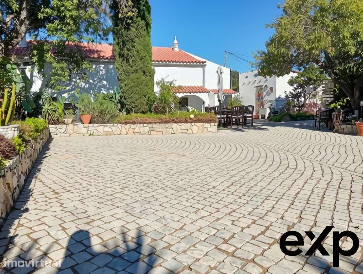 Propriedade exclusiva com cinco unidades independentes e potencial de - Grande imagem: 2/60