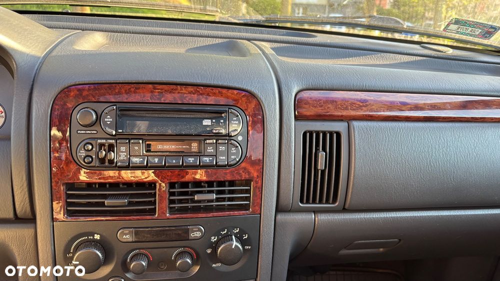 Jeep Grand Cherokee 4.7 Overland - 11