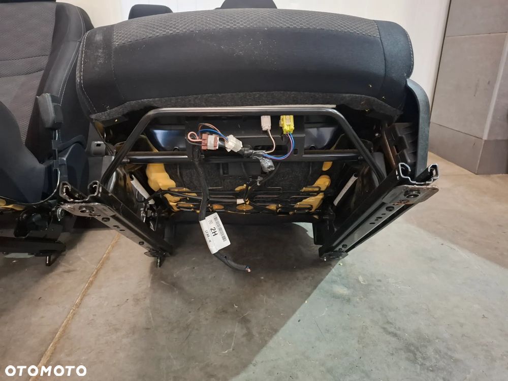 Fotele przód tył komplet podłokietnik tunel Nissan Qashqai J11 II lift 2017 rok - 6
