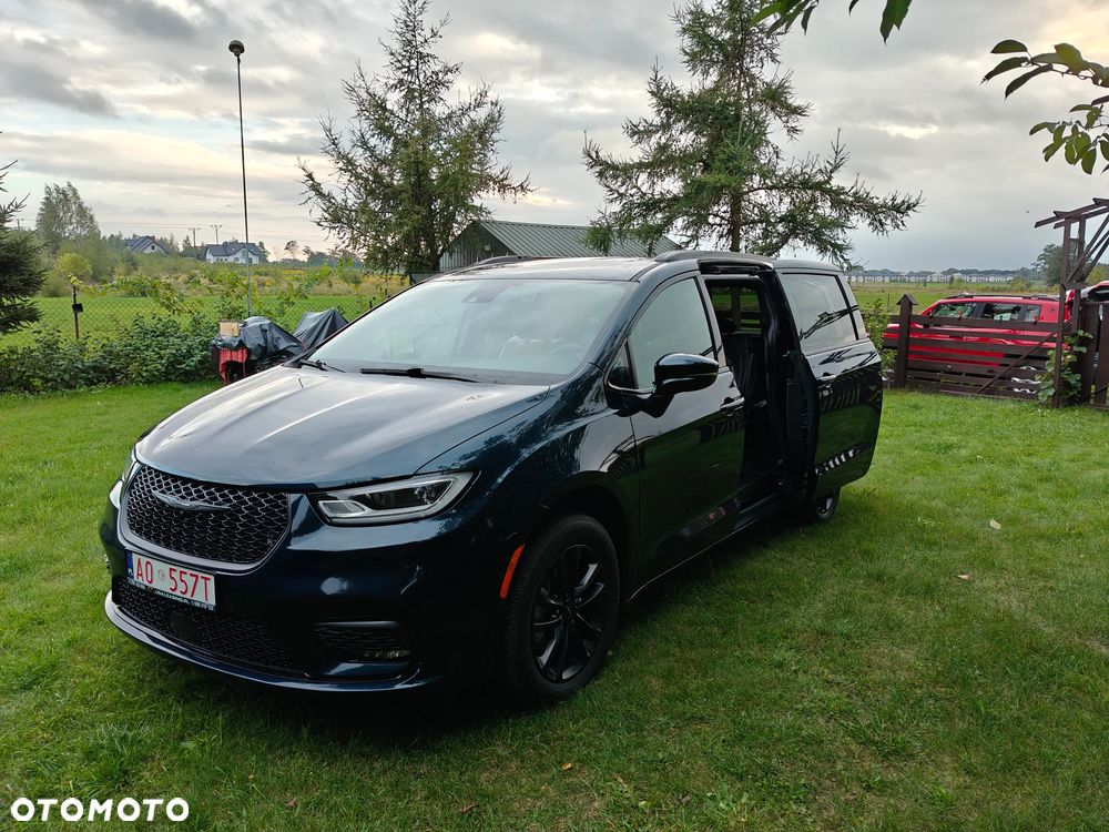 Chrysler Pacifica - 2