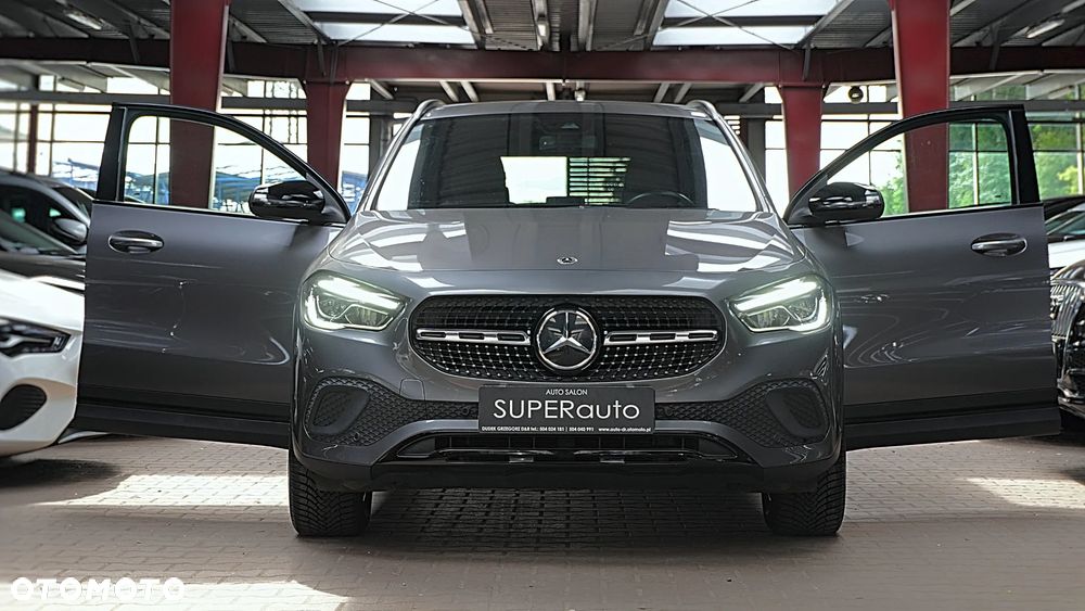 Mercedes-Benz GLA 180 - 4