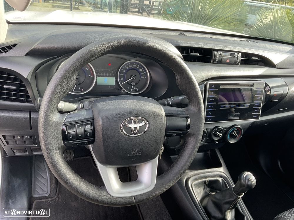Toyota Hilux 2.4 D-4D CE - 29