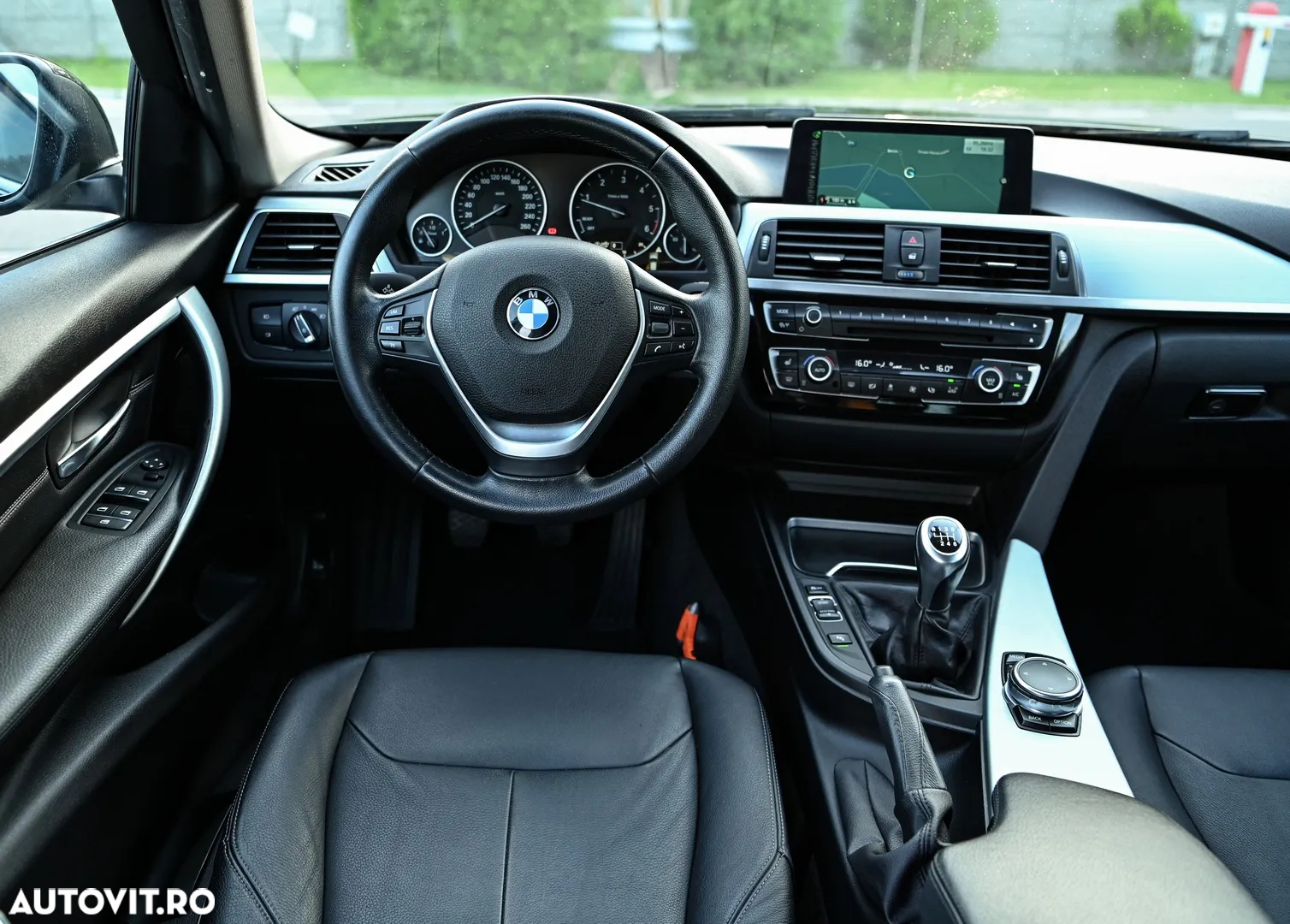 BMW Seria 3 318d Touring Luxury Line - 38