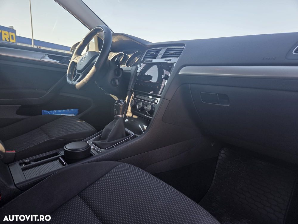 Volkswagen Golf - 16