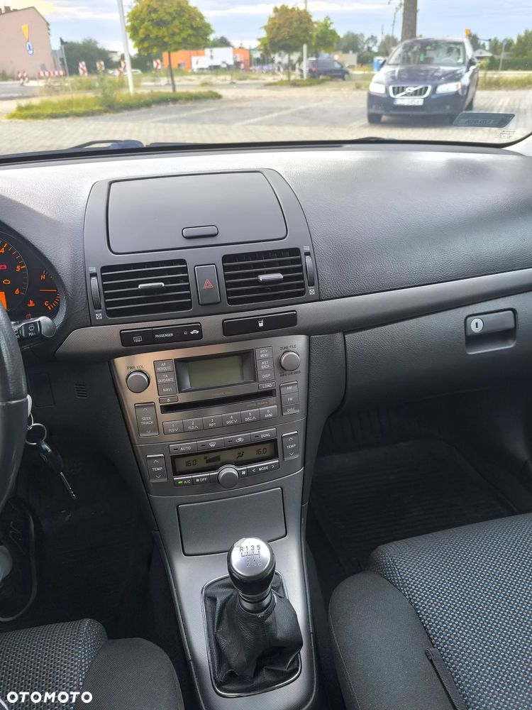 Toyota Avensis 2.0 D-4D - 26