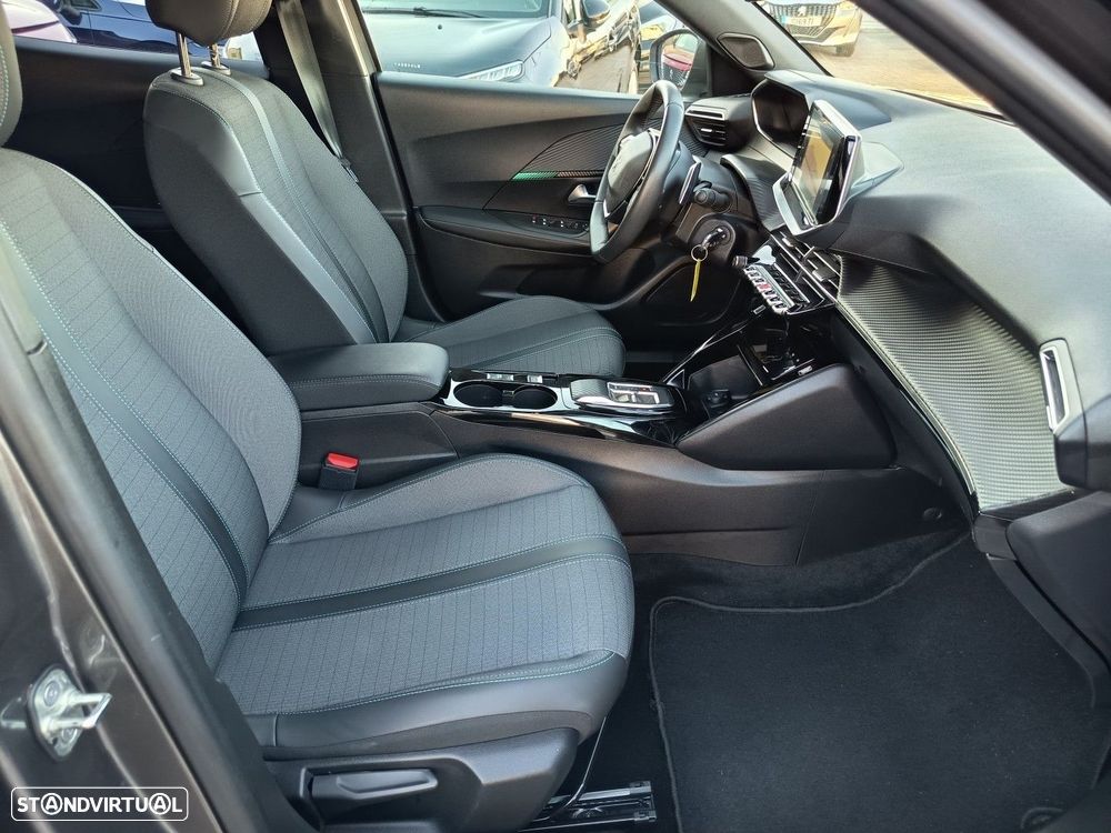 Peugeot 2008 1.2 PureTech Allure EAT8 - 15