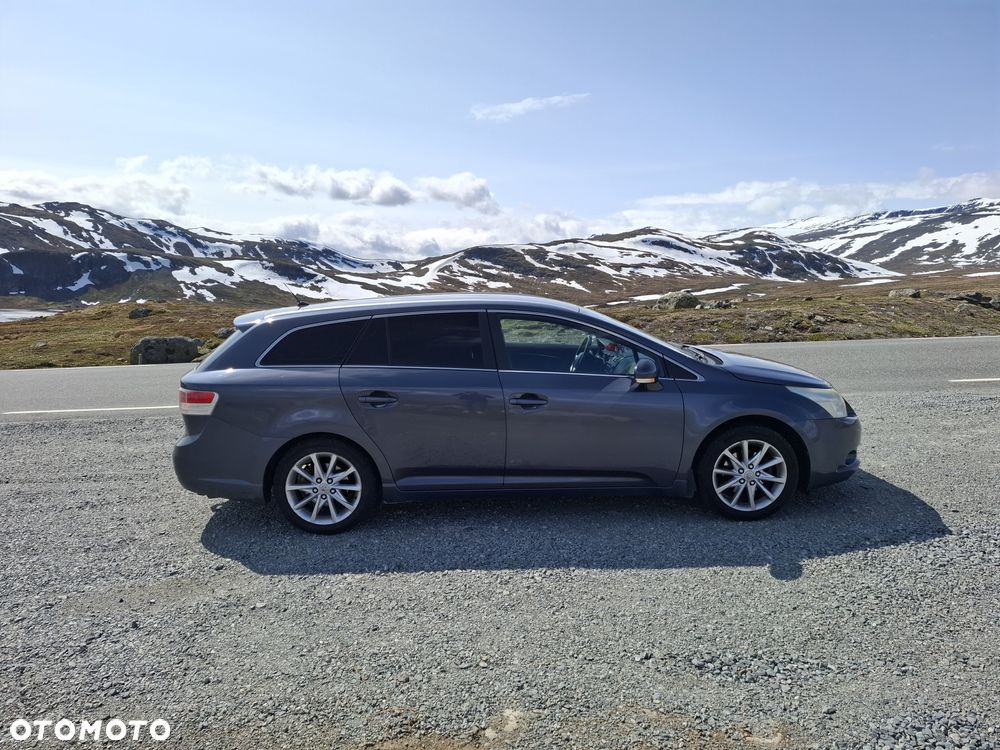 Toyota Avensis 1.8 Active - 11