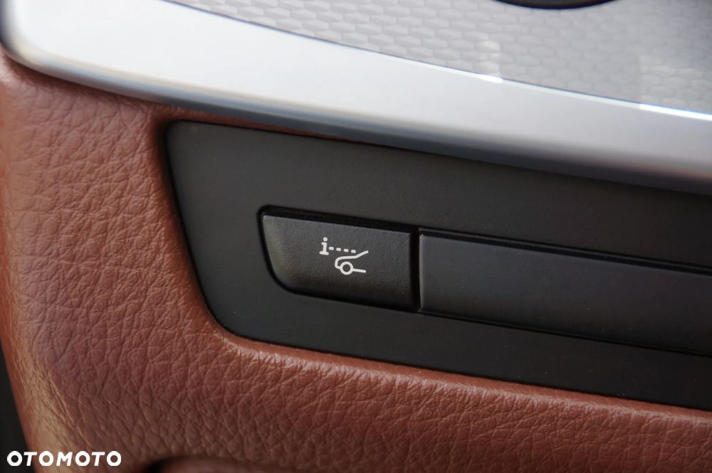 BMW Seria 5 520d - 25