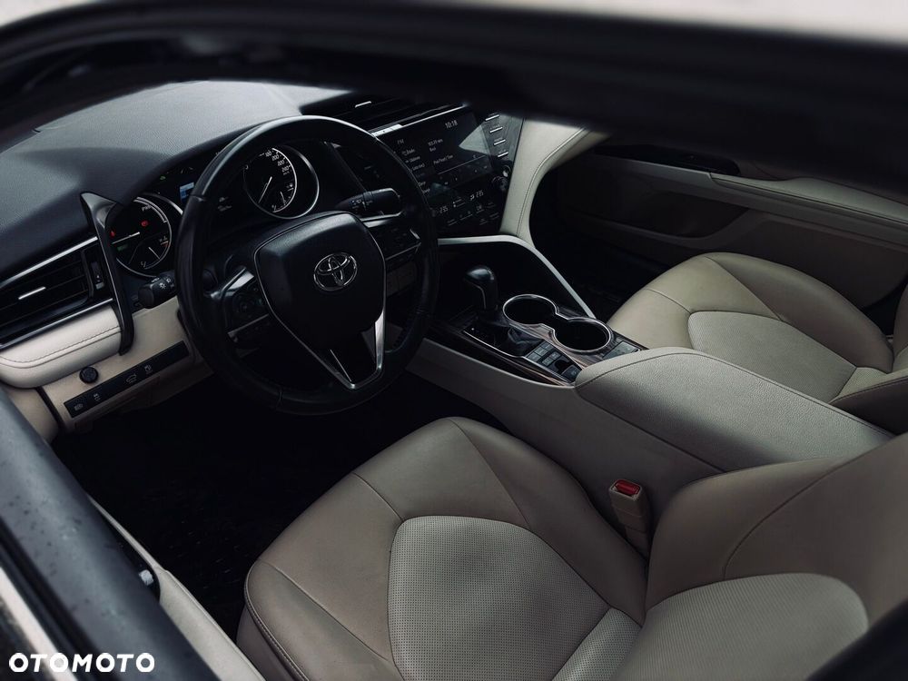 Toyota Camry 2.5 Hybrid Executive CVT - 23