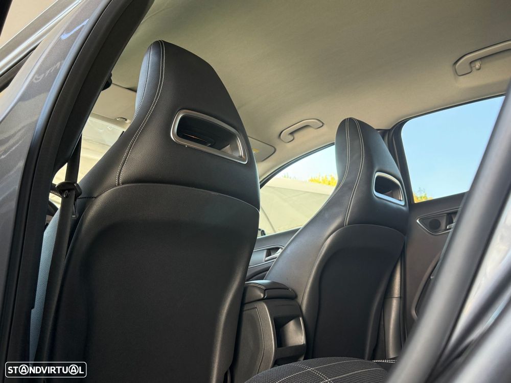 Mercedes-Benz GLA 180 CDi Urban - 43