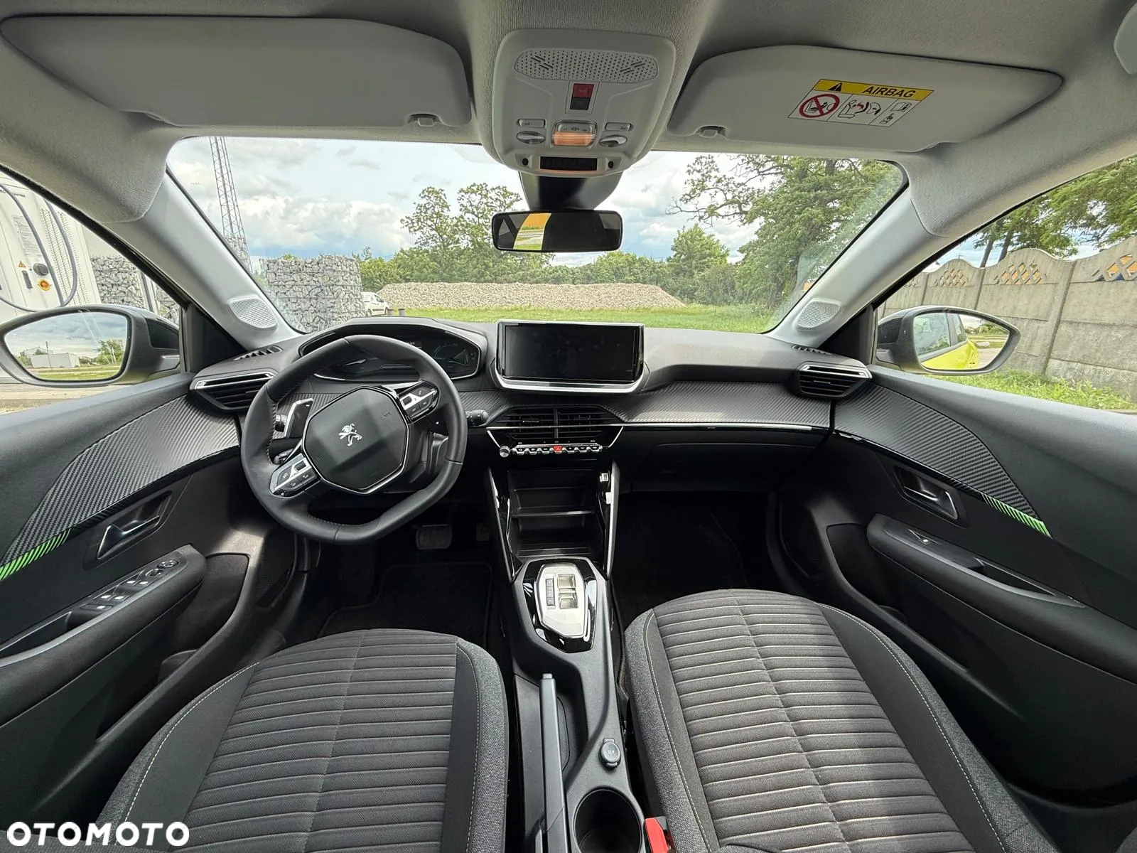 Peugeot 208 - 10